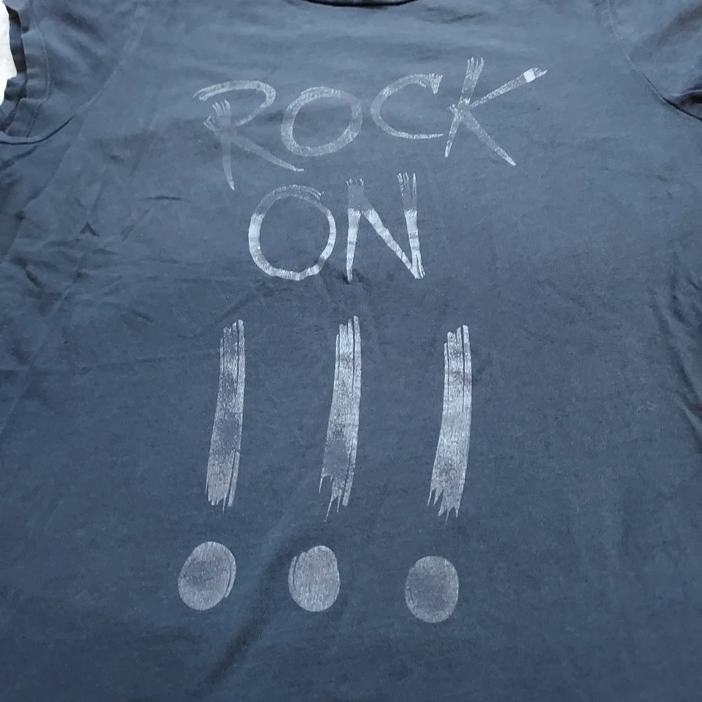Mylie Cyrus + Max Azria Rock On Destructed Concert t-shirt Large Grunge Rocker